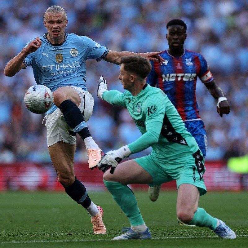 Golman je Gvardiolovu loptu na 17 metara odbio rukom. Rooney: Riješite se VAR-a