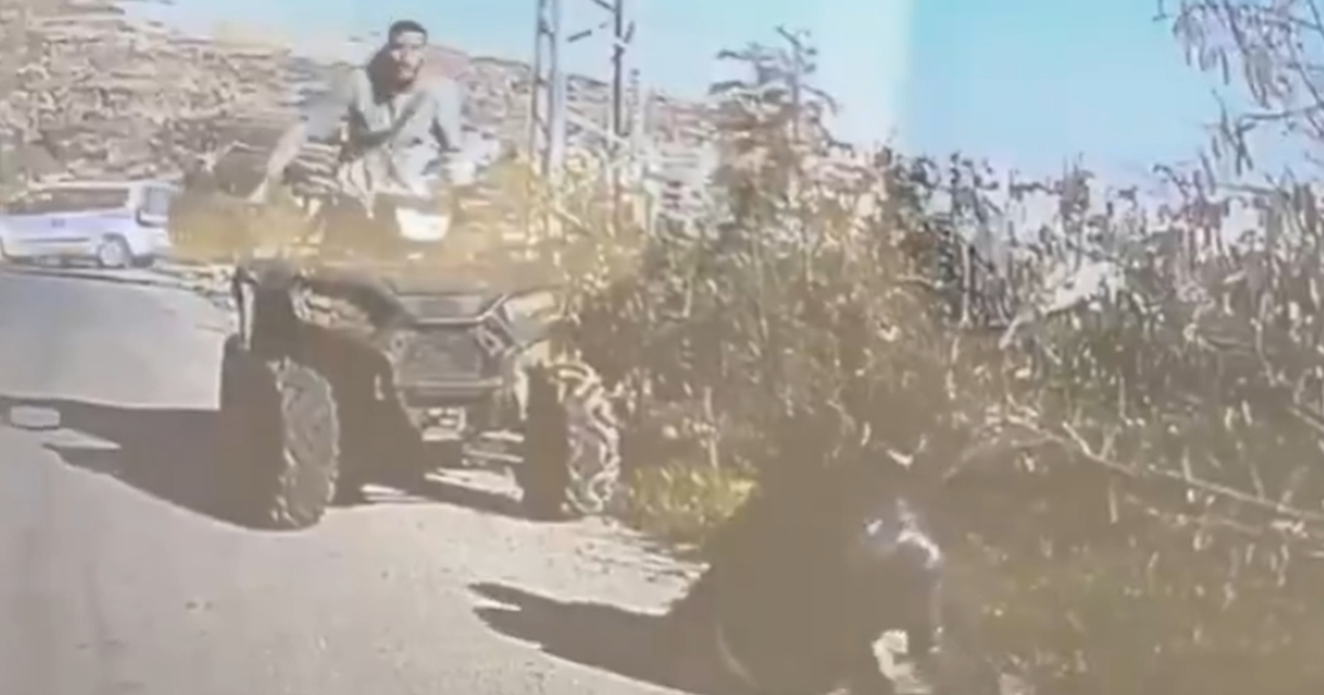 Izraelski rezervist se vozilom zabio u Palestinca koji se molio. Širi se snimka