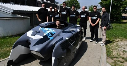FOTO Učenici škole u Novoj Gradiški napravili solarni auto, pogledajte