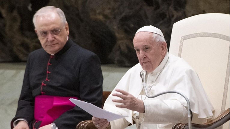 Papa odbio zaređivati oženjene svećenike
