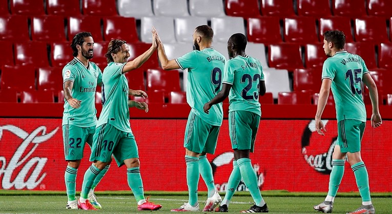 GRANADA - REAL 1:2 Fenomenalni Modrić odveo Real na koračić do titule prvaka