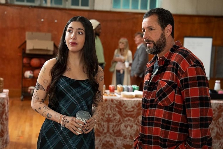 Priča se da je Adam Sandler potrošio 300.000 € u Chanelu. On kaže: "Jadno"