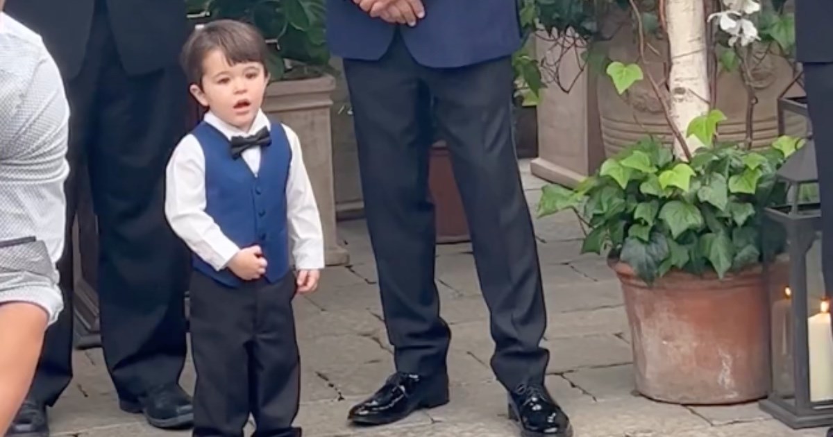 Dječak nije mogao skriti sreću kad je ugledao mamu u vjenčanici, prizor je presladak