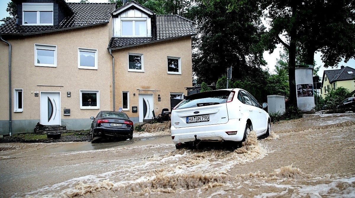 Ogromne poplave u Njemačkoj, poginulo šest ljudi. Traga se za 30 osoba