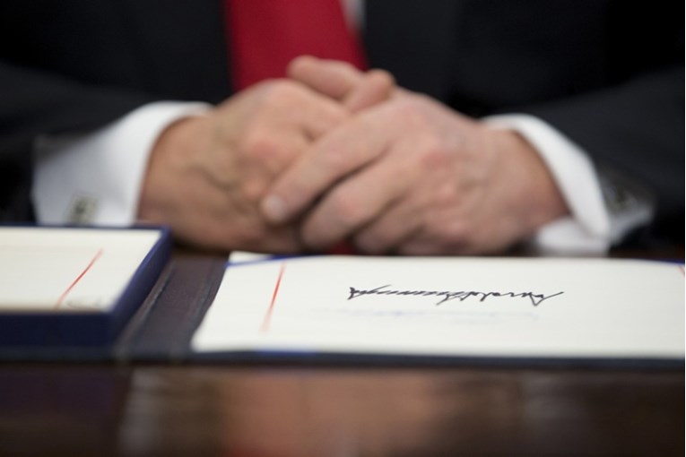 Prvi put u povijesti: Potpis aktualnog predsjednika na dolarima