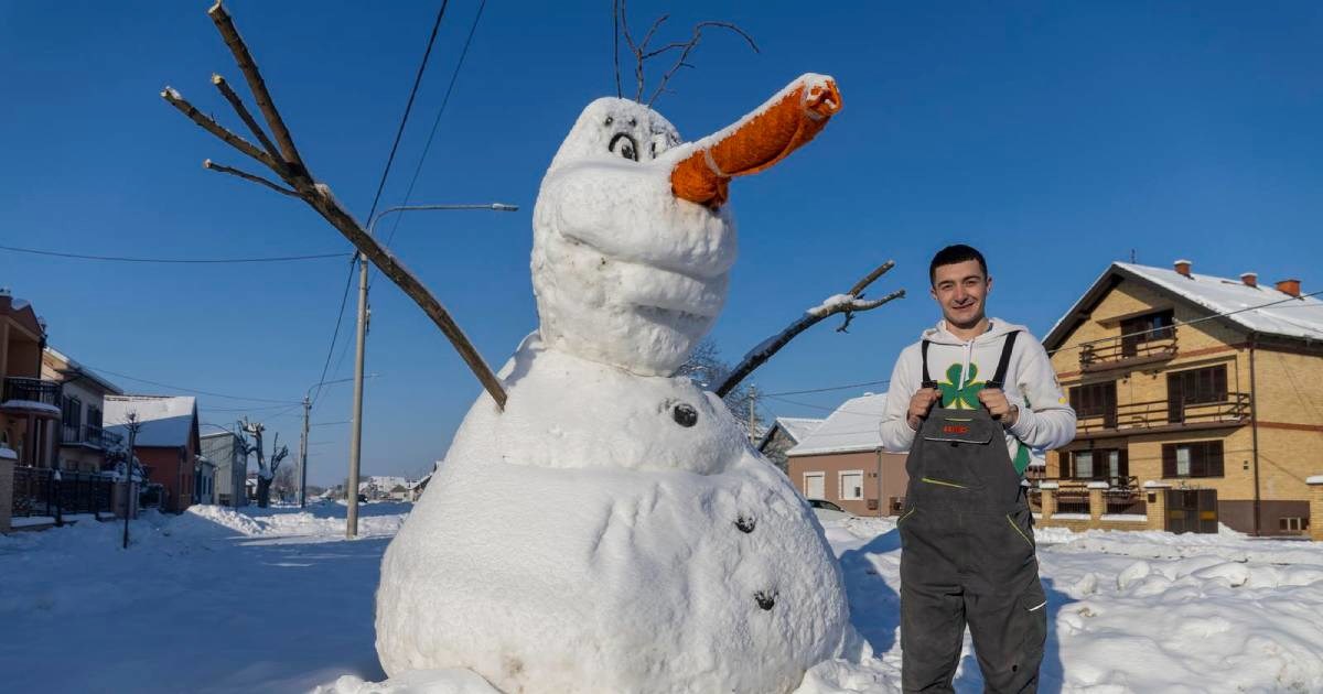 Vukašin u Bijelom Brdu napravio Olafa visokog tri metra: "Trebalo nam je 11 sati"