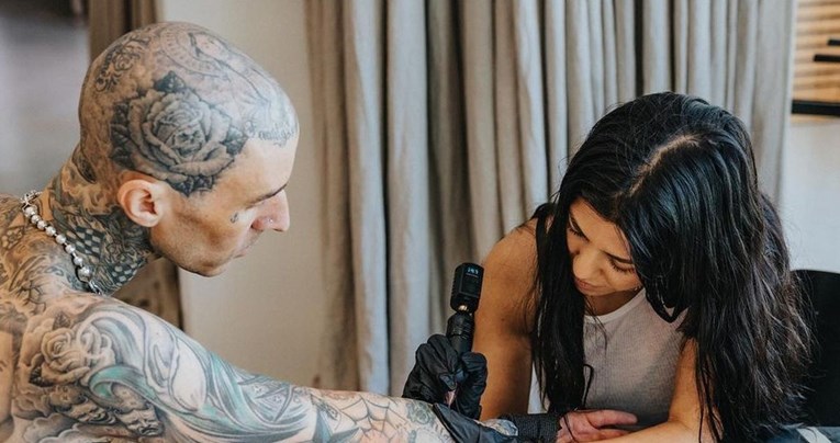 Kardashianka tetovirala dečka, fanovi oduševljeni: "Imaš najbolji rukopis ikad"