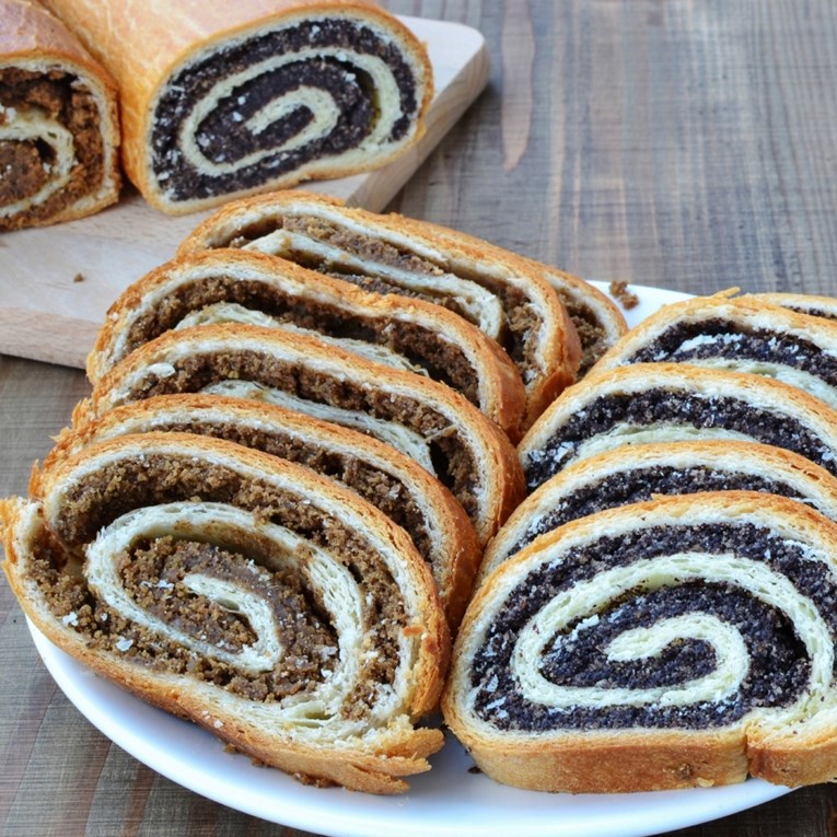 Na jedno smo mjesto skupili recepte za uskrsne kolače koje radimo i ove godine