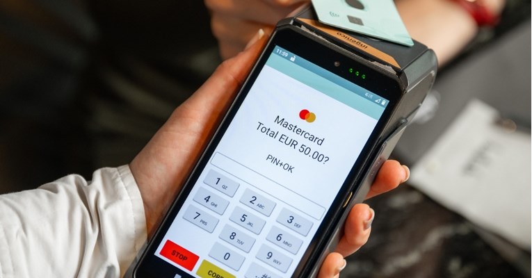 Turisti žele plaćati brzo i beskontaktno: Evo kako mobitel može postati POS uređaj