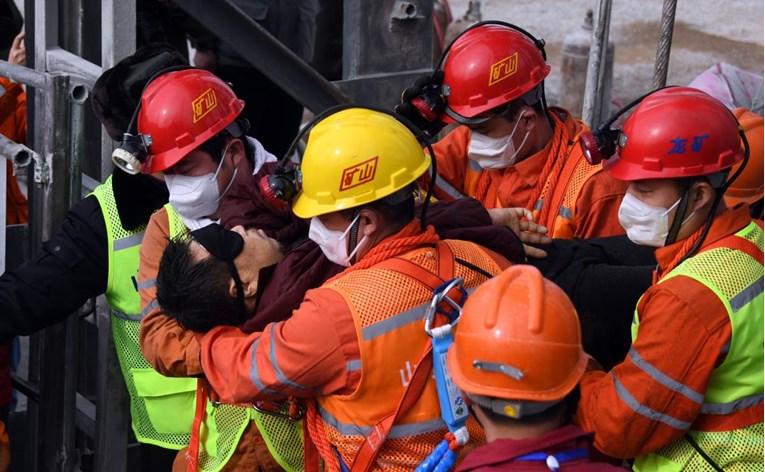 U Kini spašeno 11 rudara, dva tjedna su bili zarobljeni u rudniku zlata