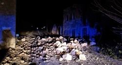 Udari bure srušili napuštenu kuću kod Bribira, kamenje zatrpalo cestu
