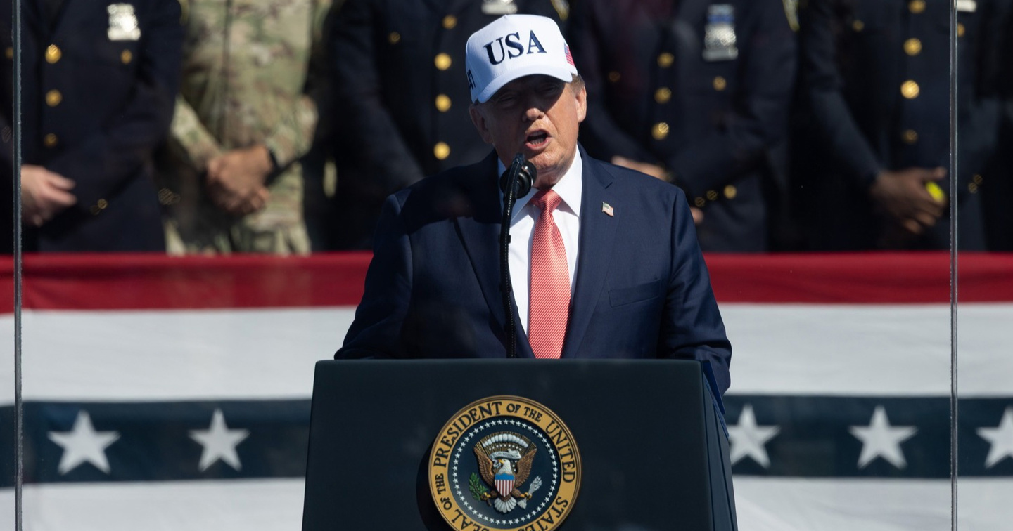 Trump tvrdi da su ga vatrogasci nosili nakon 11. rujna. Dokaza za to nema