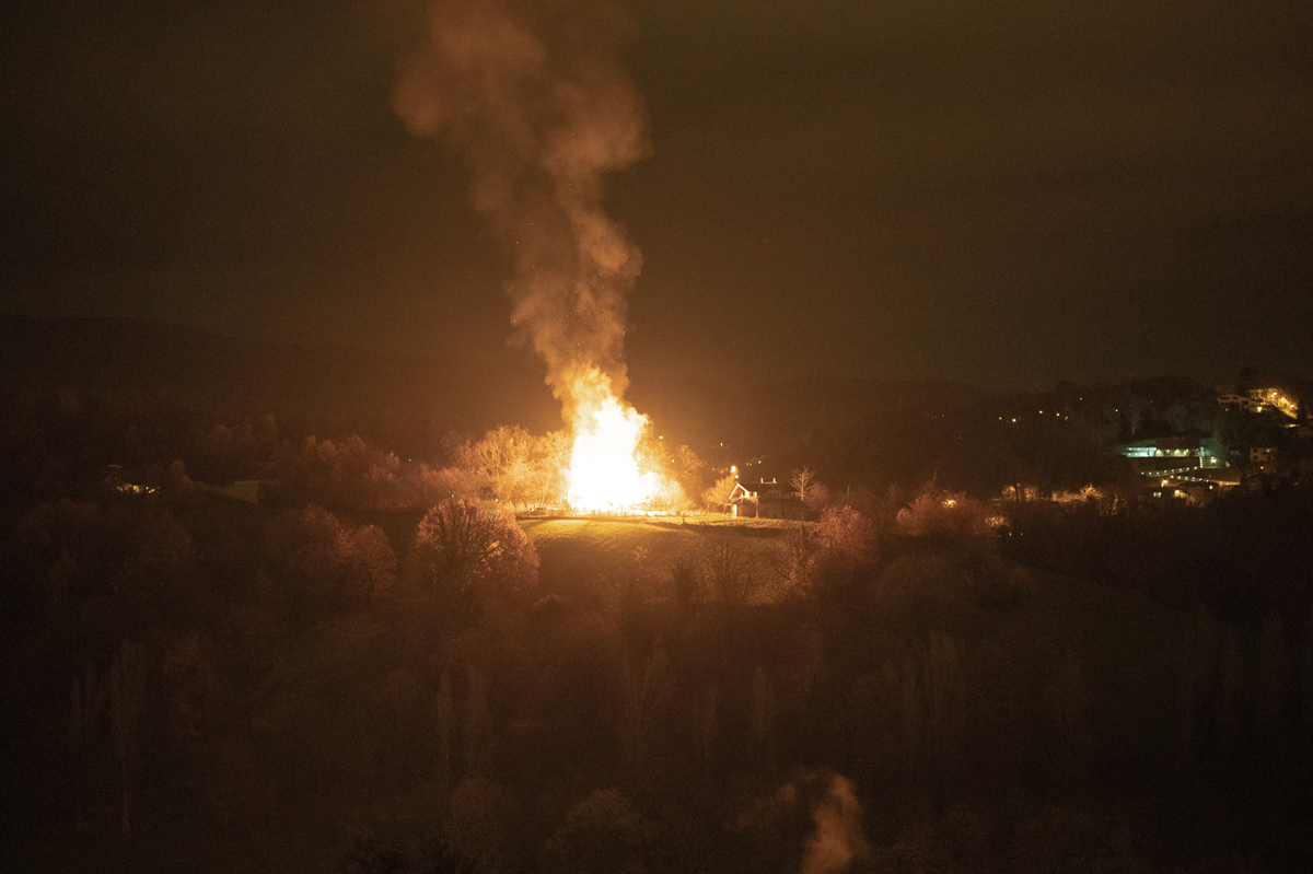 Detalji požara kod vile Luke Rajića: Izgorio dvojni objekt, vatrogasci spasili štale