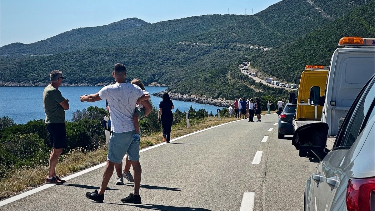 Nijemac zaspao za volanom kod Lošinja pa izazvao prometnu. Dvoje ozlijeđenih
