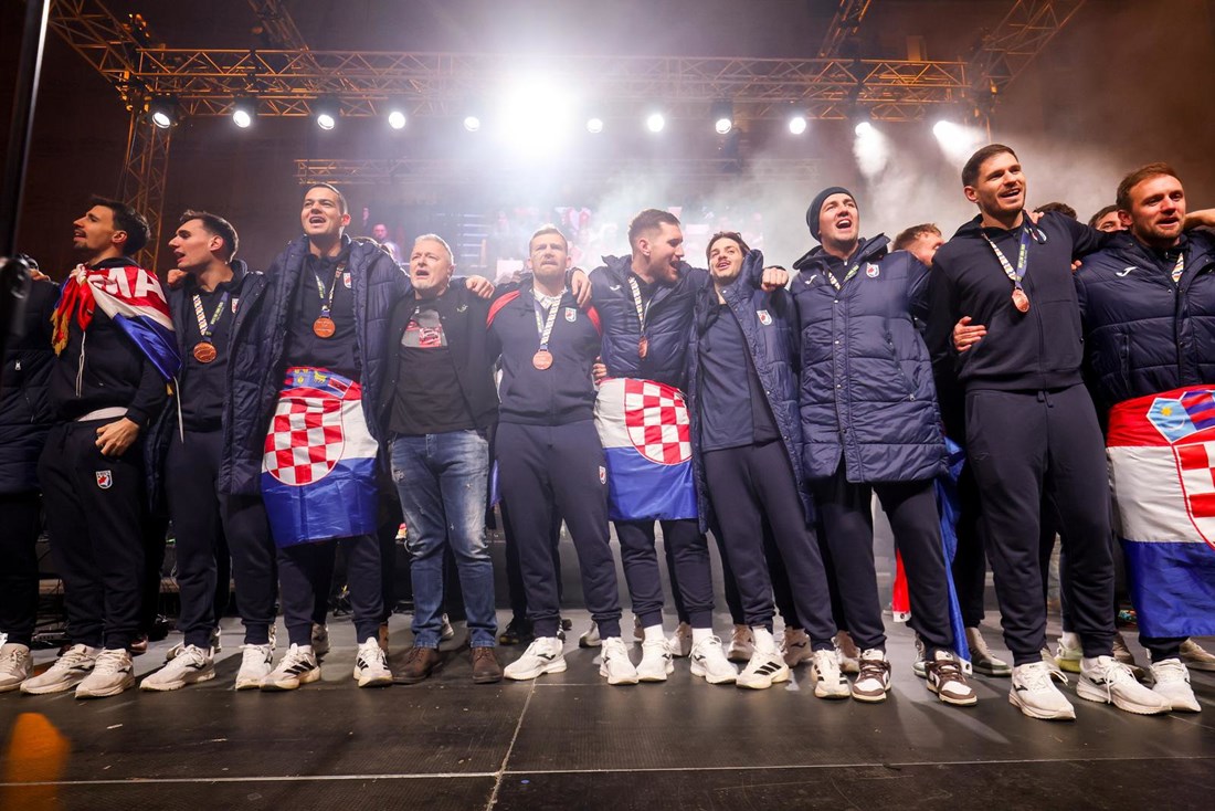 Tenisice su ukrale pažnju: Evo što su rukometaši nosili na dočeku