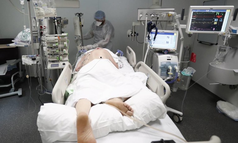 U Britaniji sve više ljudi na intenzivnoj, više od 100 zaraženih na respiratorima