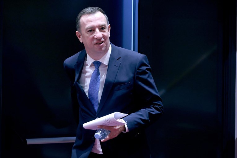 Oporba: HDZ vodi državu u ustavnu krizu. HDZ: Smetaju vam hrvatski narod i rukometaši