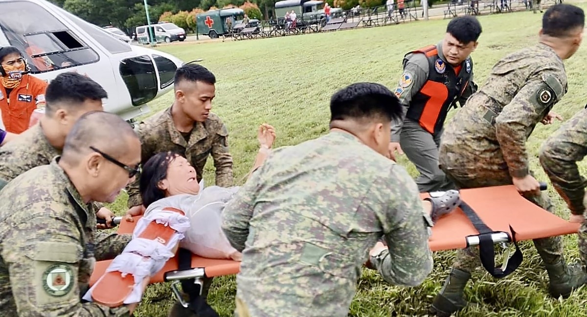Klizište na Filipinima zatrpalo dva autobusa, ozlijeđeno 11 rudara