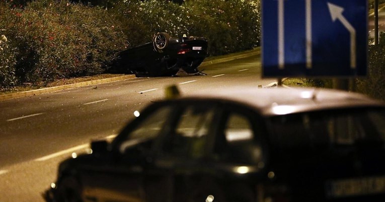 Prometna nesreća na pulskoj zaobilaznici, auto se prevrnuo na krov