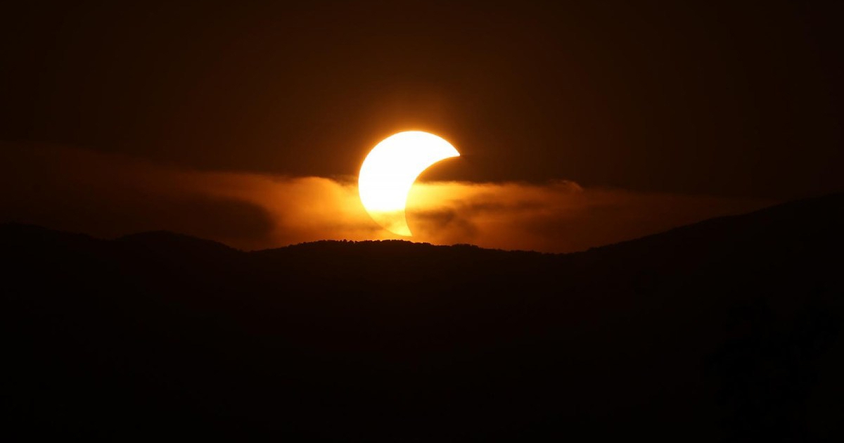 FOTO Djelomična pomrčina Sunca stvorila posebne prizore iznad Rijeke