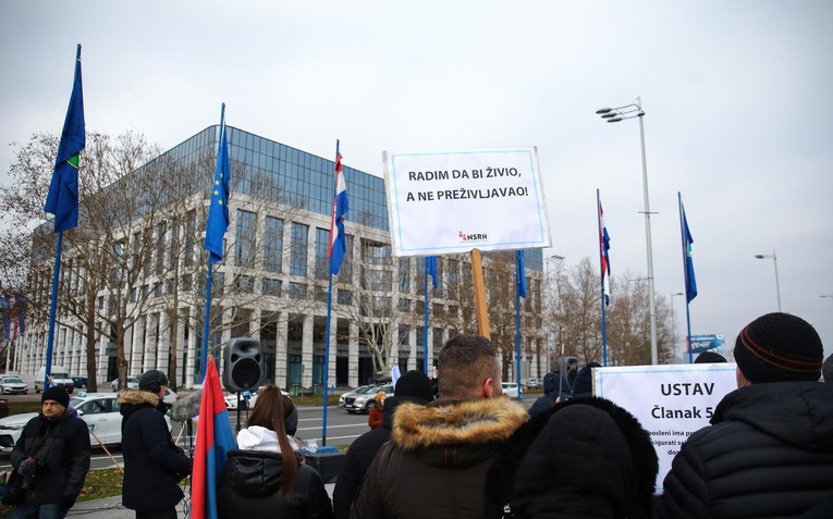 Pobuna zbog plaća u Ini? Više od 1000 radnika traži povećanje od 500 eura