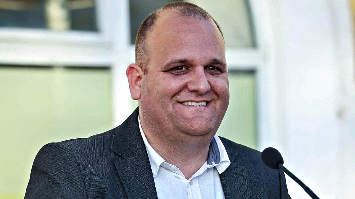 Ovo je HDZ-ovac koji je tra&#x17E;io Jadroliniju da mijenja red plovidbe zbog Thompsona