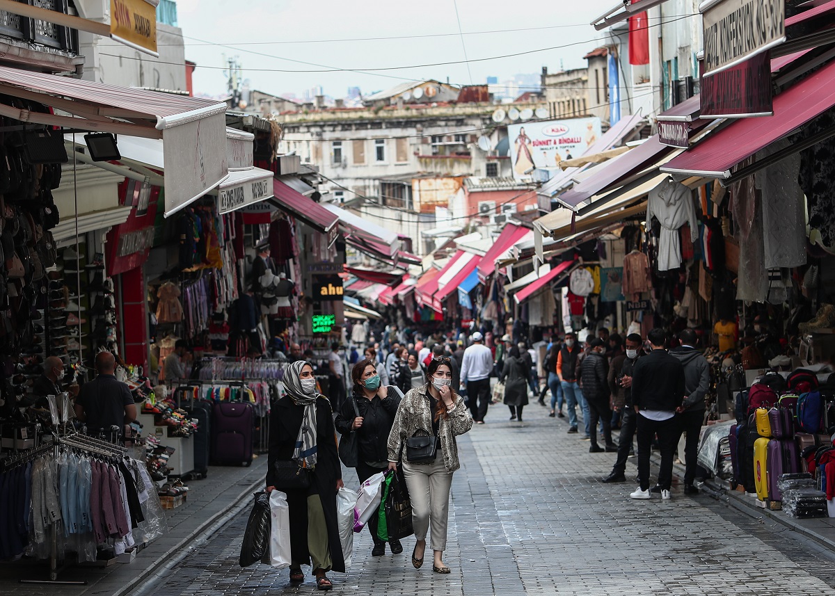 Turci izišli prvi vikend nakon popuštanja karantene