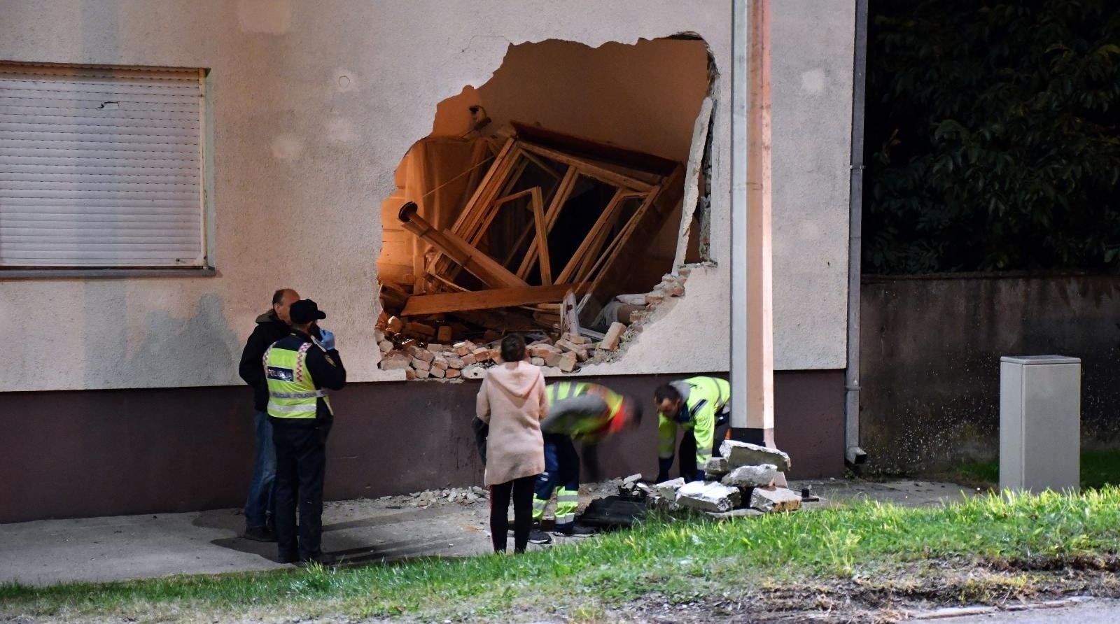 Objavljeno kako je došlo do nesreće u kojoj je auto probio u kuću, a vozač poginuo