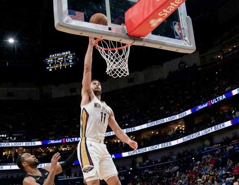 VIDEO Hrvatu se divi cijeli NBA. Uhvatio loptu, okrenuo se u zraku i snažno zakucao