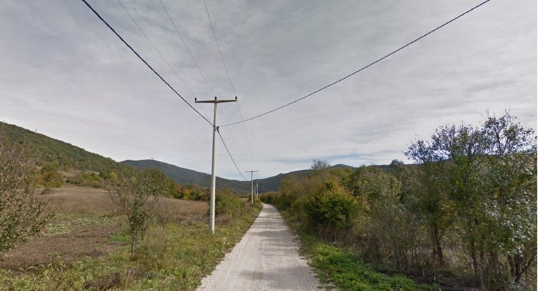 Asfaltira se makadamska cesta između Brinja i Plitvičkih jezera