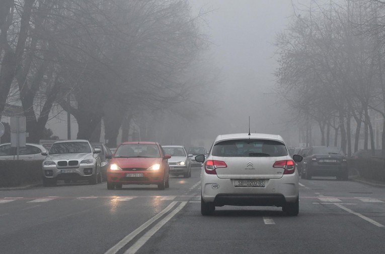 Vozači, oprez! Poledica je i magla