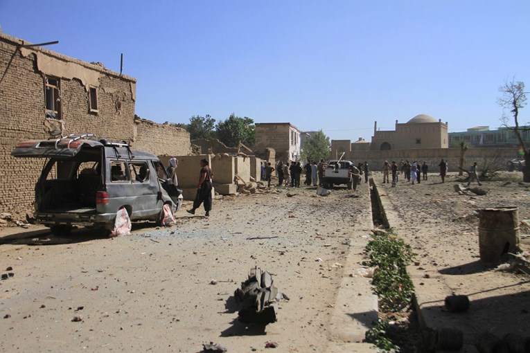 U bombaškom napadu u Afganistanu ubijeno 12 ljudi, deseci ozlijeđenih