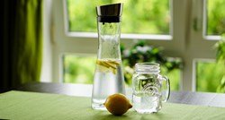 Može li ispijanje vode s limunom pomoći u mršavljenju?