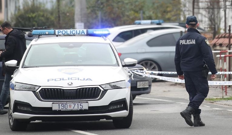 Muškarac kod Samobora slučajno propucao sam sebe iz ilegalnog oružja