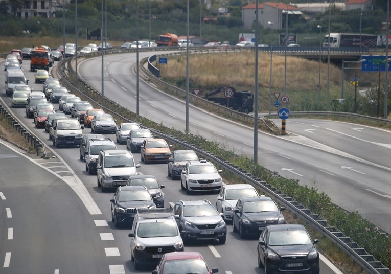 U Splitu je potpuni prometni kaos, kolona je duga deset kilometara