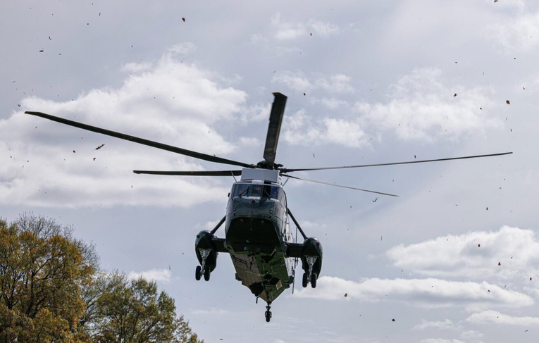 Kontrola leta nije zaustavila promet. Avion prošao preblizu helikoptera s Trumpom