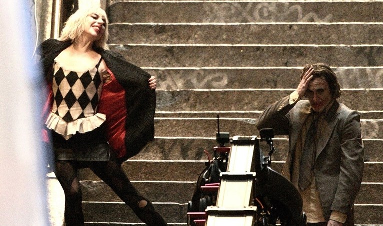 Procurile nove scene sa snimanja Jokera. Lady Gaga i Phoenix izgledaju jezivo