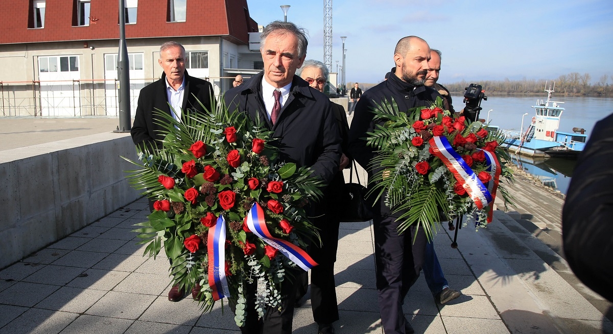 Milorad Pupovac odao počast žrtvama u Vukovaru