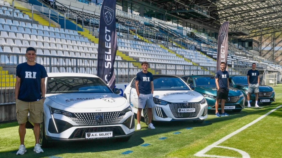 Nogometaši Rijeke i dalje će se voziti s novim Peugeot modelima