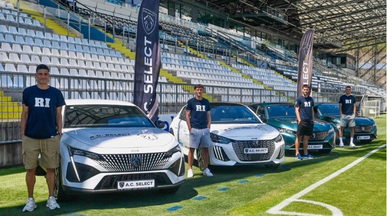 Nogometaši Rijeke i dalje će se voziti sa novim Peugeot modelima