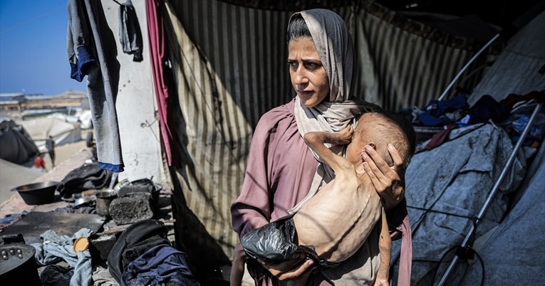 Velika glad u Gazi. Ogromne zalihe stoje pred ulazom u enklavu, Izrael ih blokira
