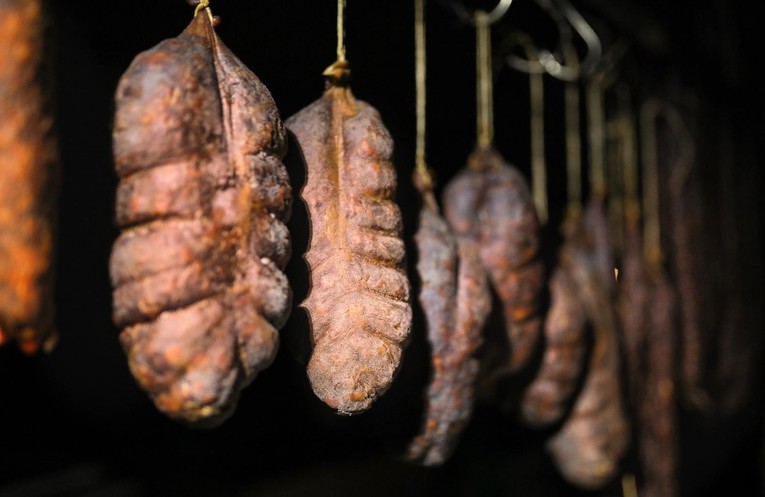 Osječki par optužen za krađu kulena i kulenovih seka iz pušnica