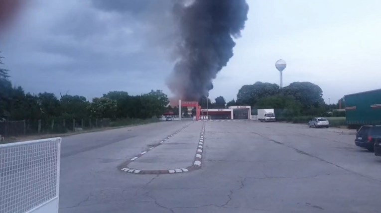 VIDEO Požar u tvornici u BiH