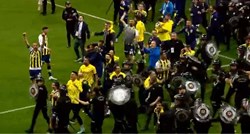VIDEO Policija štitila Livakovića i Fenerove igrače nakon pobjede kod Galatasaraya