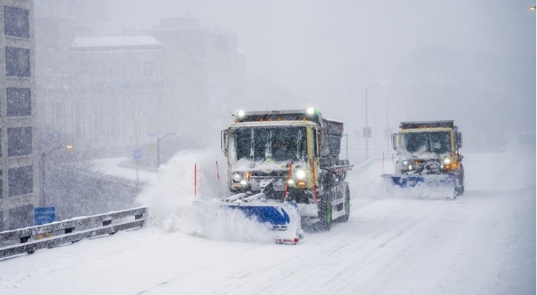 Kaos zbog velike zimske oluje u SAD-u. Najmanje 17 mrtvih, ogromni problemi u prometu