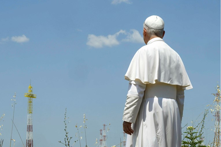 AI nema dušu, a ljudski odnosi traže više, poručio papa Lav