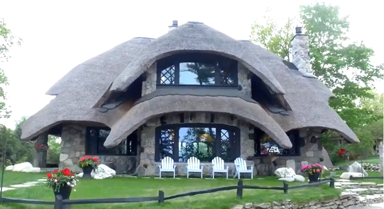 Kuća-gljiva slavnog arhitekta prodaje se za 34 milijuna kuna, pogledajte unutrašnjost