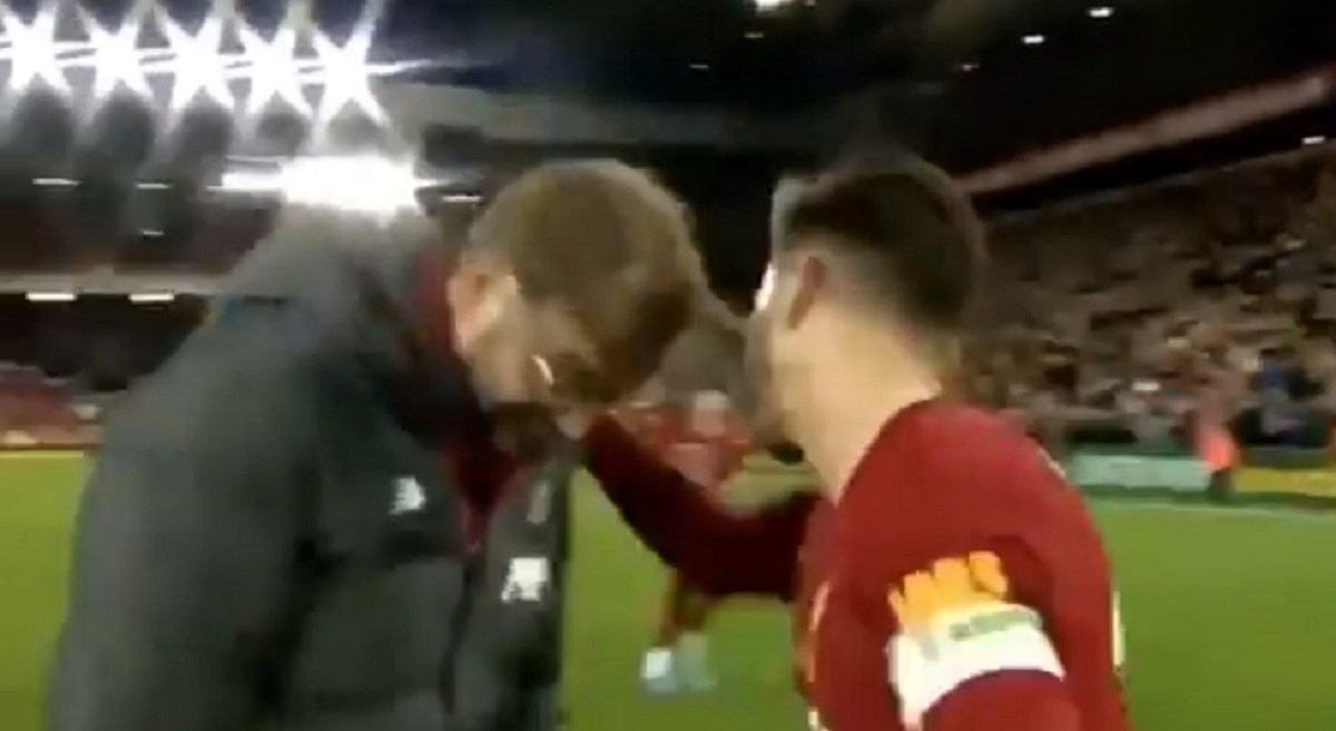 Klopp skinuo šešir i poklonio se svom igraču