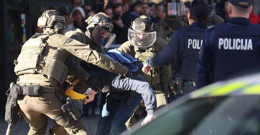 FOTO I VIDEO Noževima nasrnuo na policajce u centru Ljubljane, svladali ga specijalci
