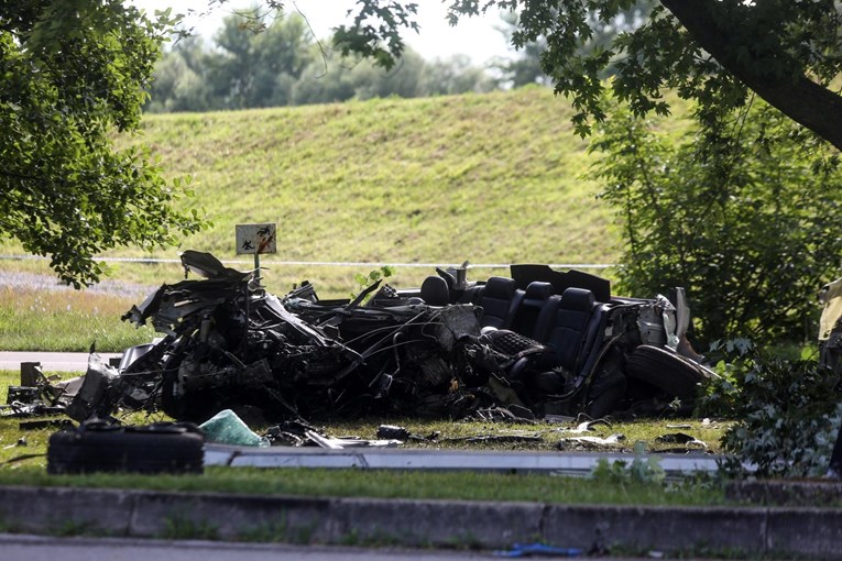 U nesreći na zagrebačkom Jarunu jedan poginuli, od auta ostao krš. Traže se svjedoci